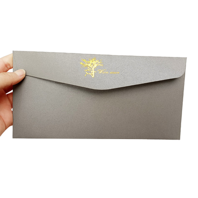 誕生日の結婚式の招待のための贅沢なホイルのロゴの灰色のペーパー包みはカードを囲む